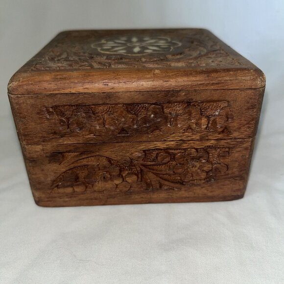 Vintage Wood Hand Carved Inlay India Sheesham Trinket Jewelry Hinged Box 4 x 4 - Picture 2 of 8